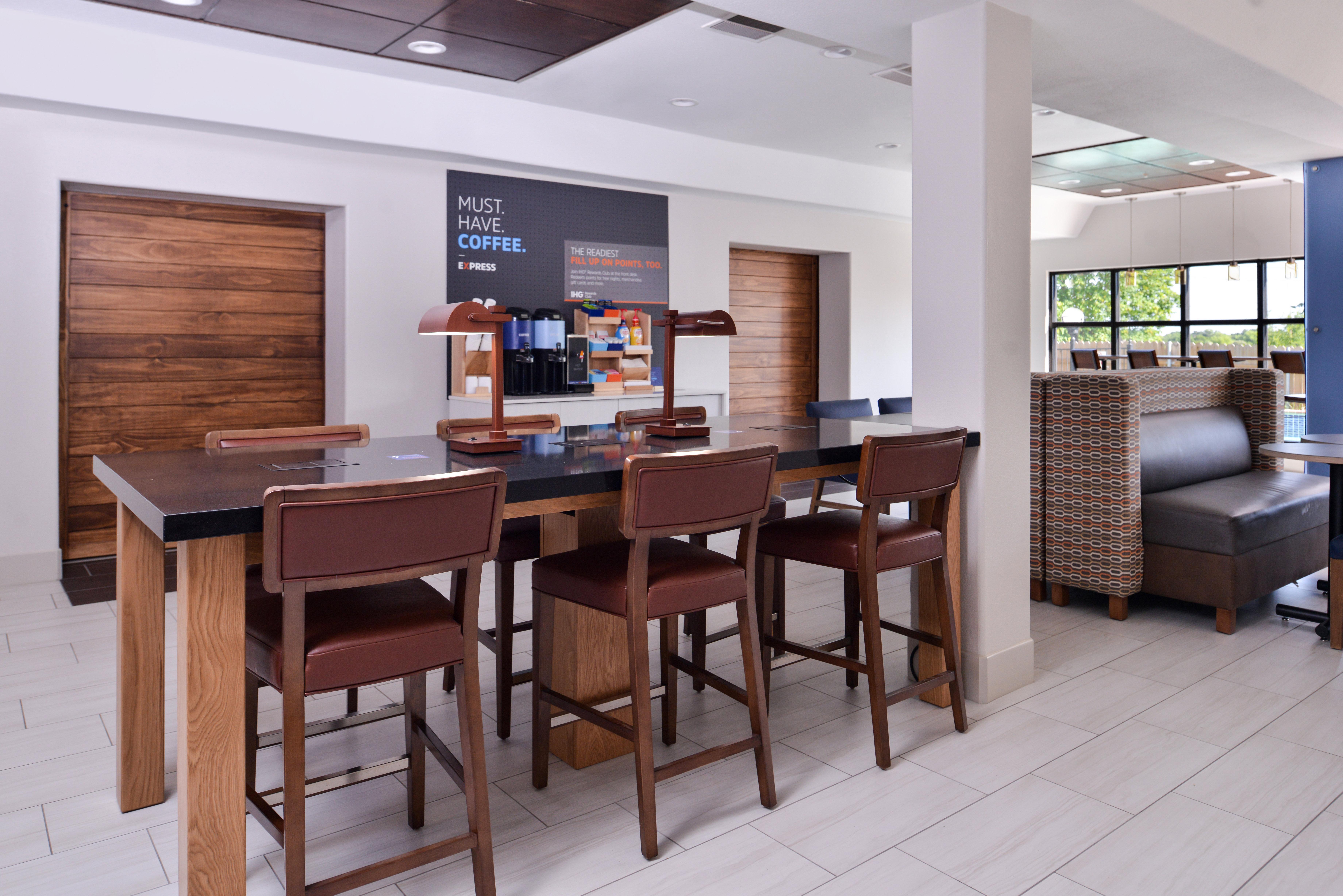 Holiday Inn Express Hotel & Suites Elgin By Ihg Bagian luar foto