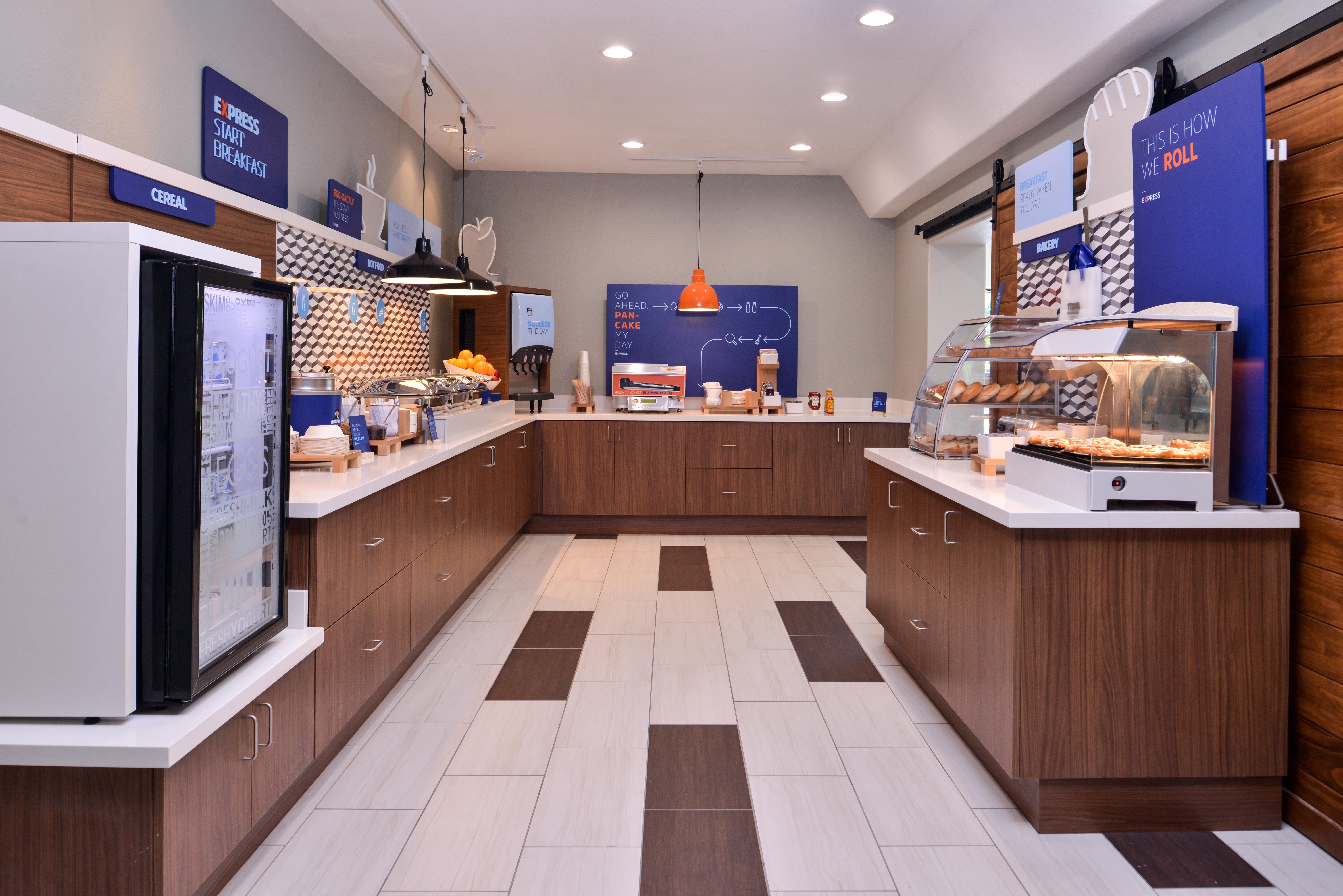 Holiday Inn Express Hotel & Suites Elgin By Ihg Bagian luar foto