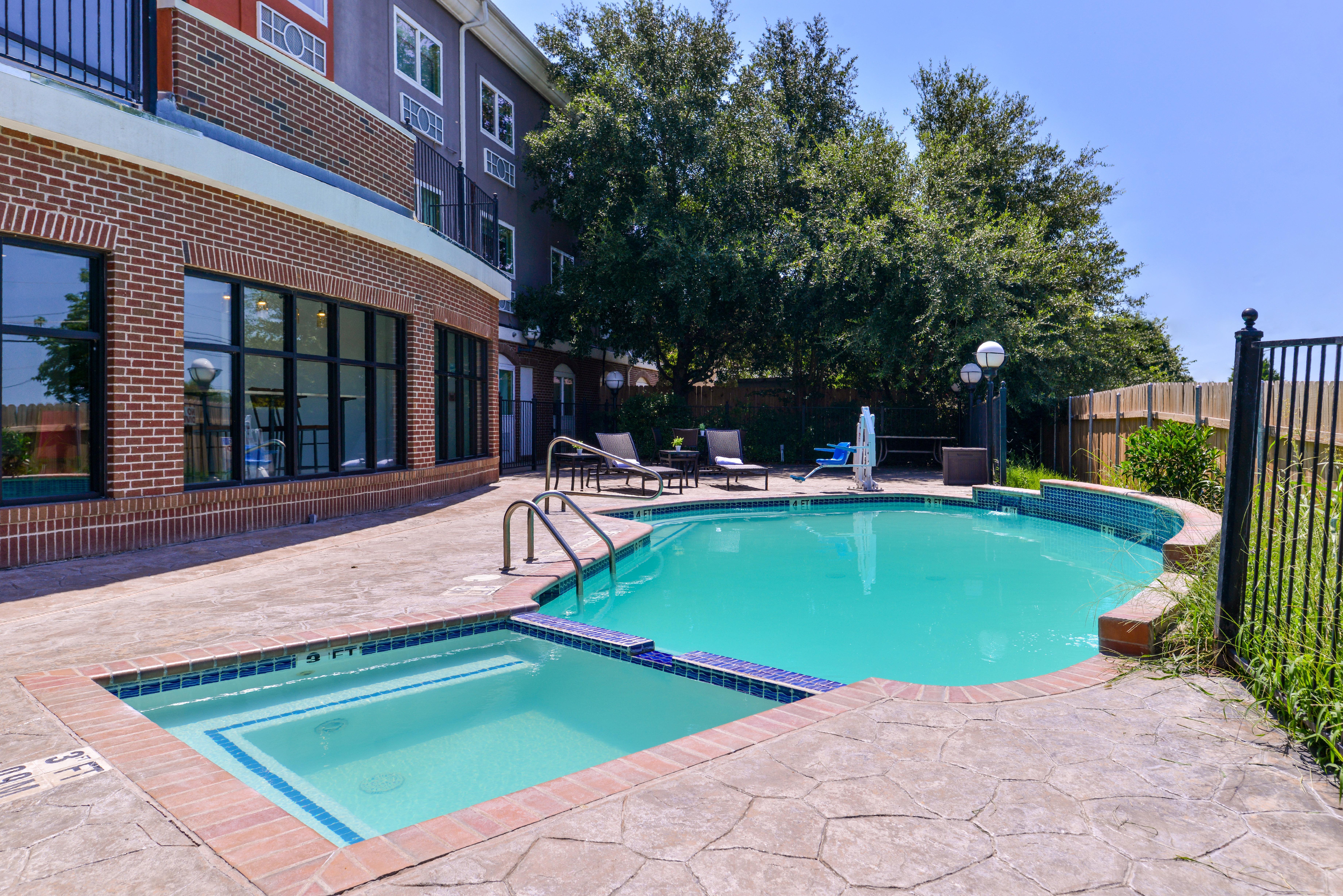 Holiday Inn Express Hotel & Suites Elgin By Ihg Bagian luar foto