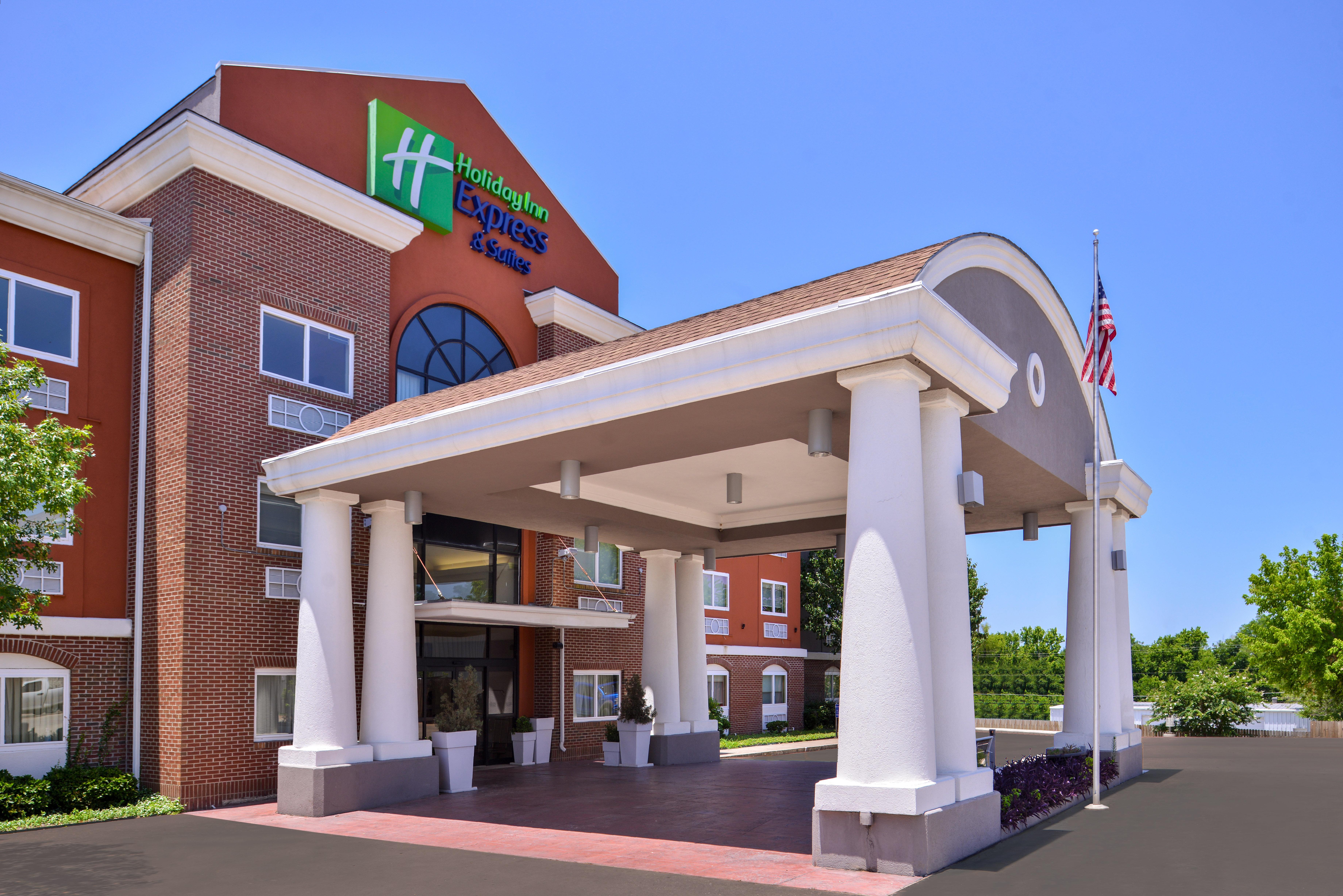 Holiday Inn Express Hotel & Suites Elgin By Ihg Bagian luar foto