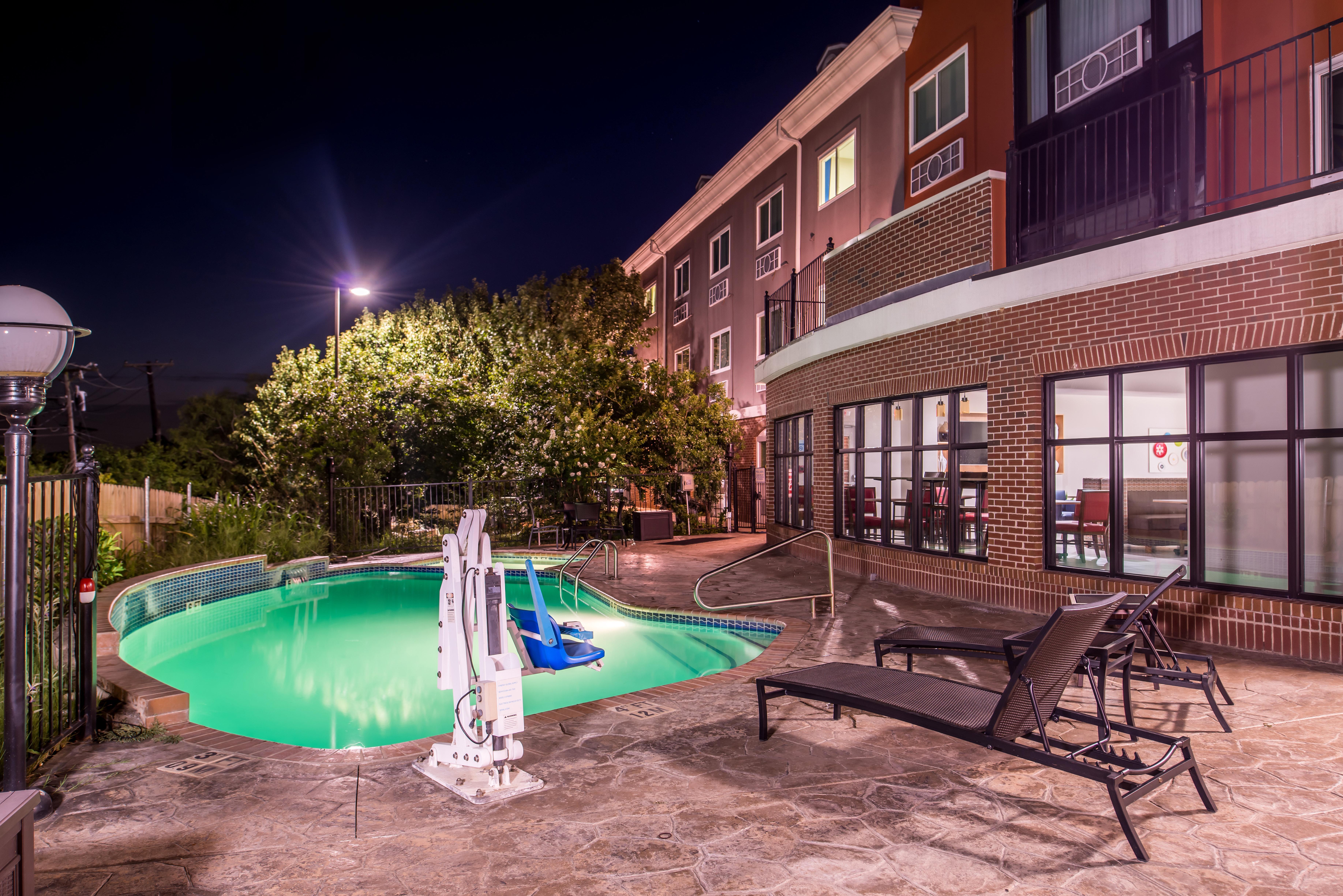 Holiday Inn Express Hotel & Suites Elgin By Ihg Bagian luar foto