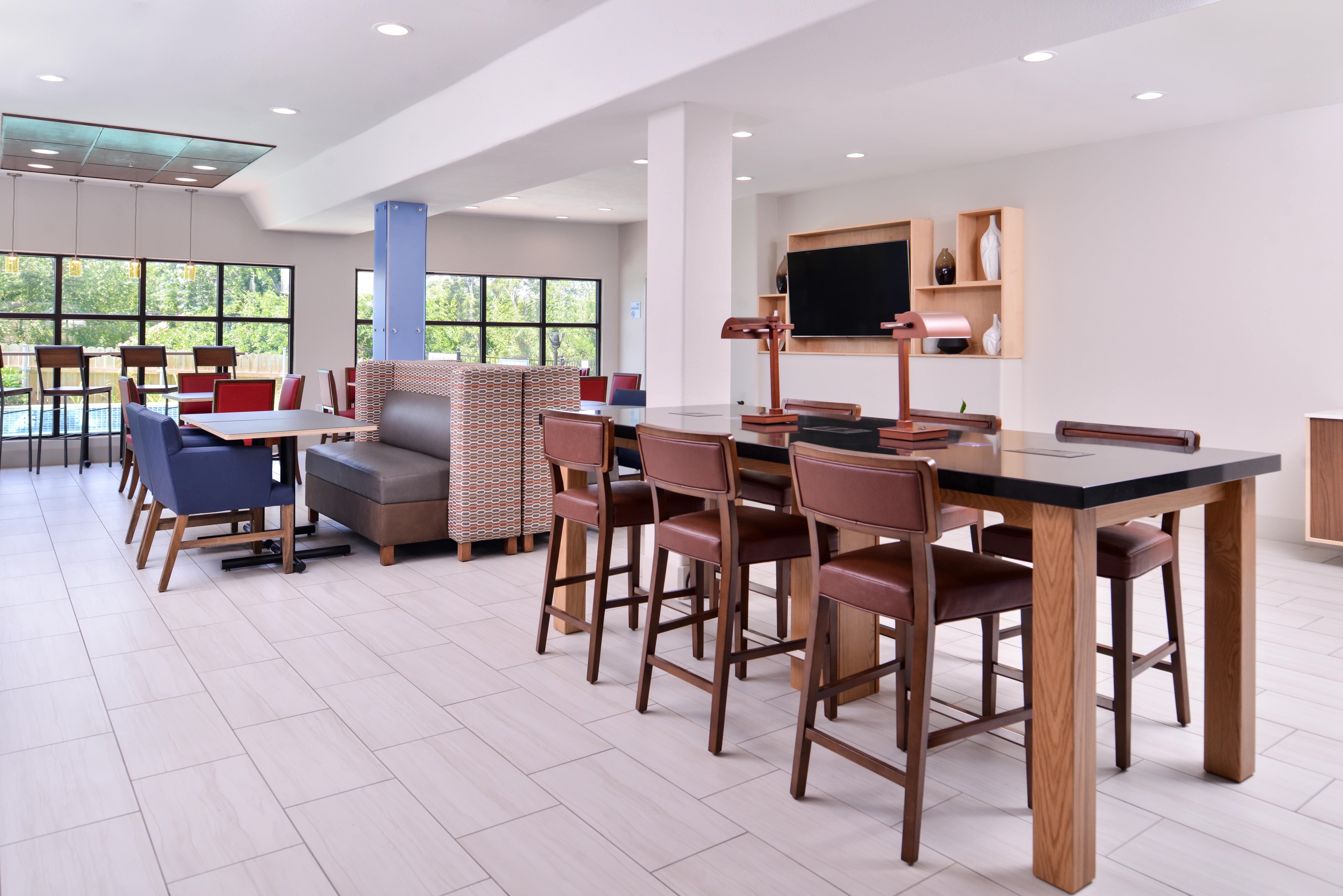 Holiday Inn Express Hotel & Suites Elgin By Ihg Bagian luar foto