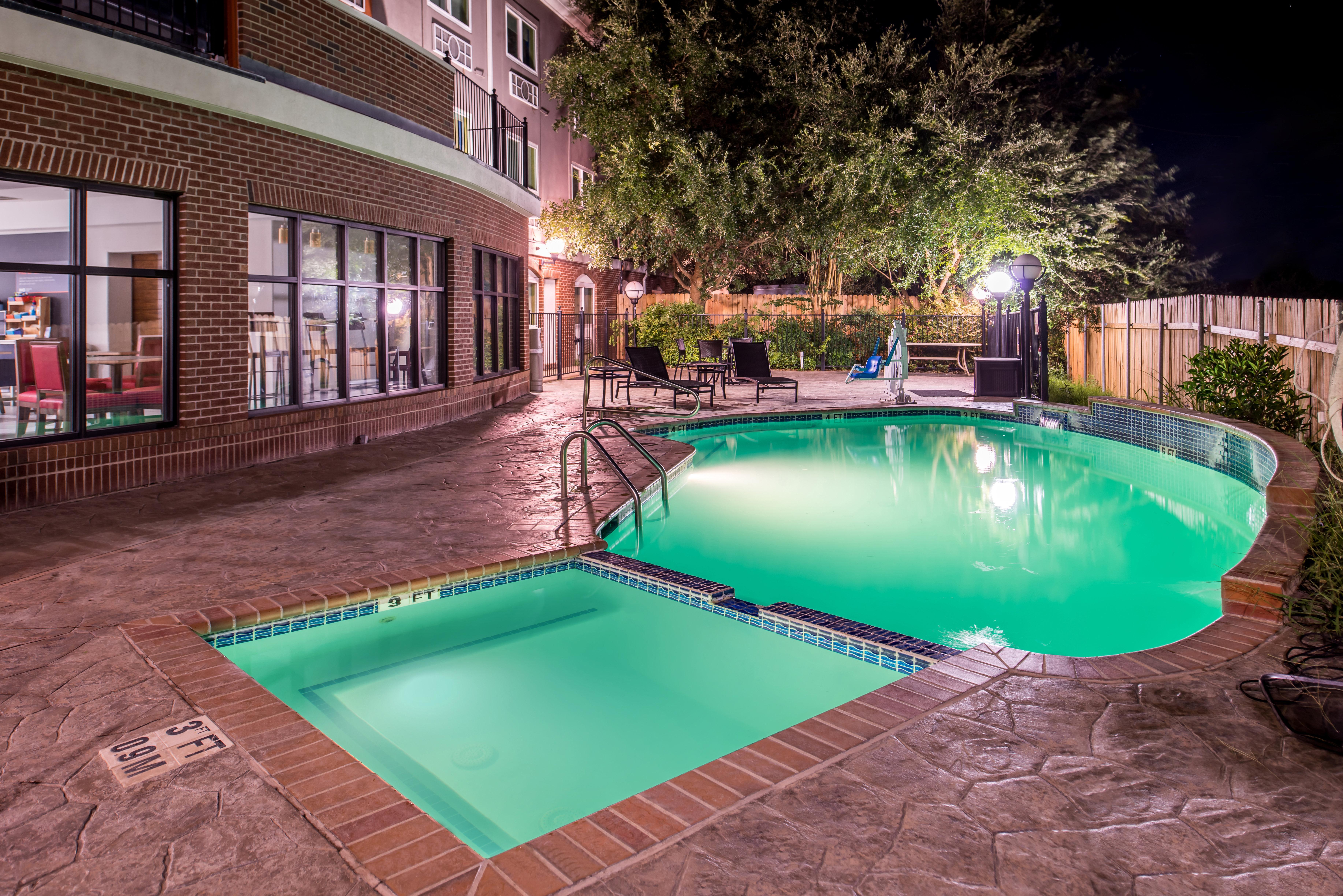 Holiday Inn Express Hotel & Suites Elgin By Ihg Bagian luar foto