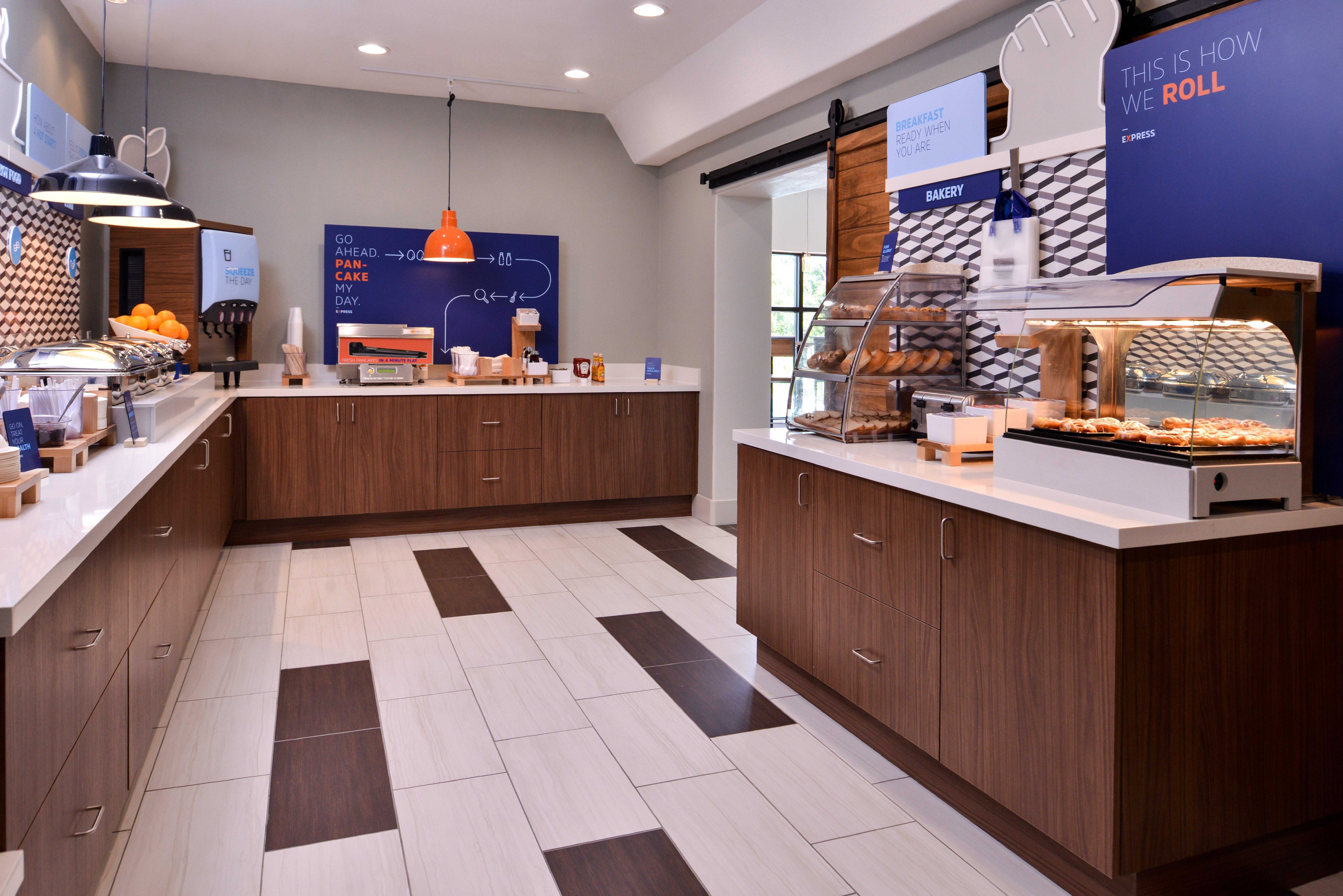 Holiday Inn Express Hotel & Suites Elgin By Ihg Bagian luar foto