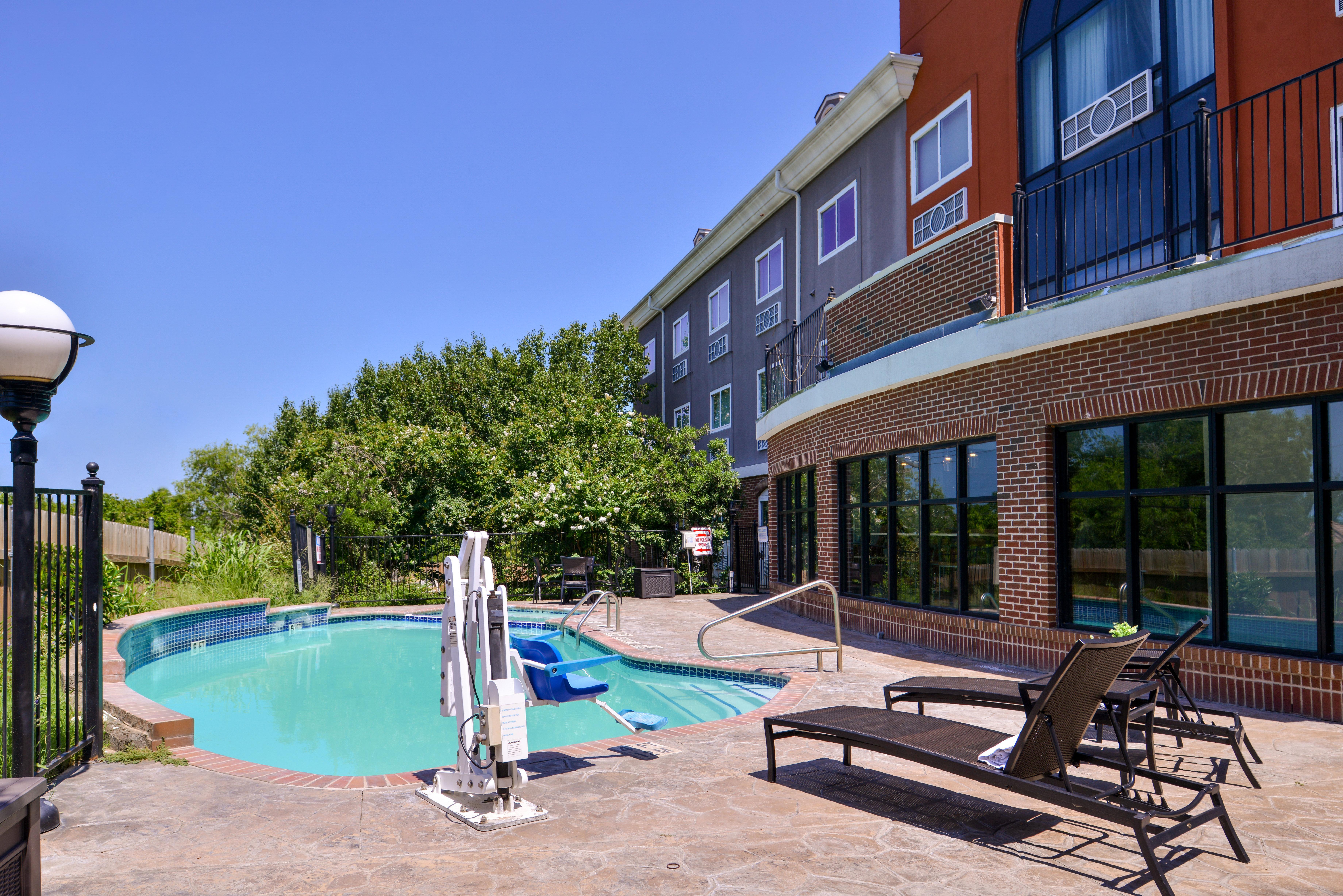Holiday Inn Express Hotel & Suites Elgin By Ihg Bagian luar foto