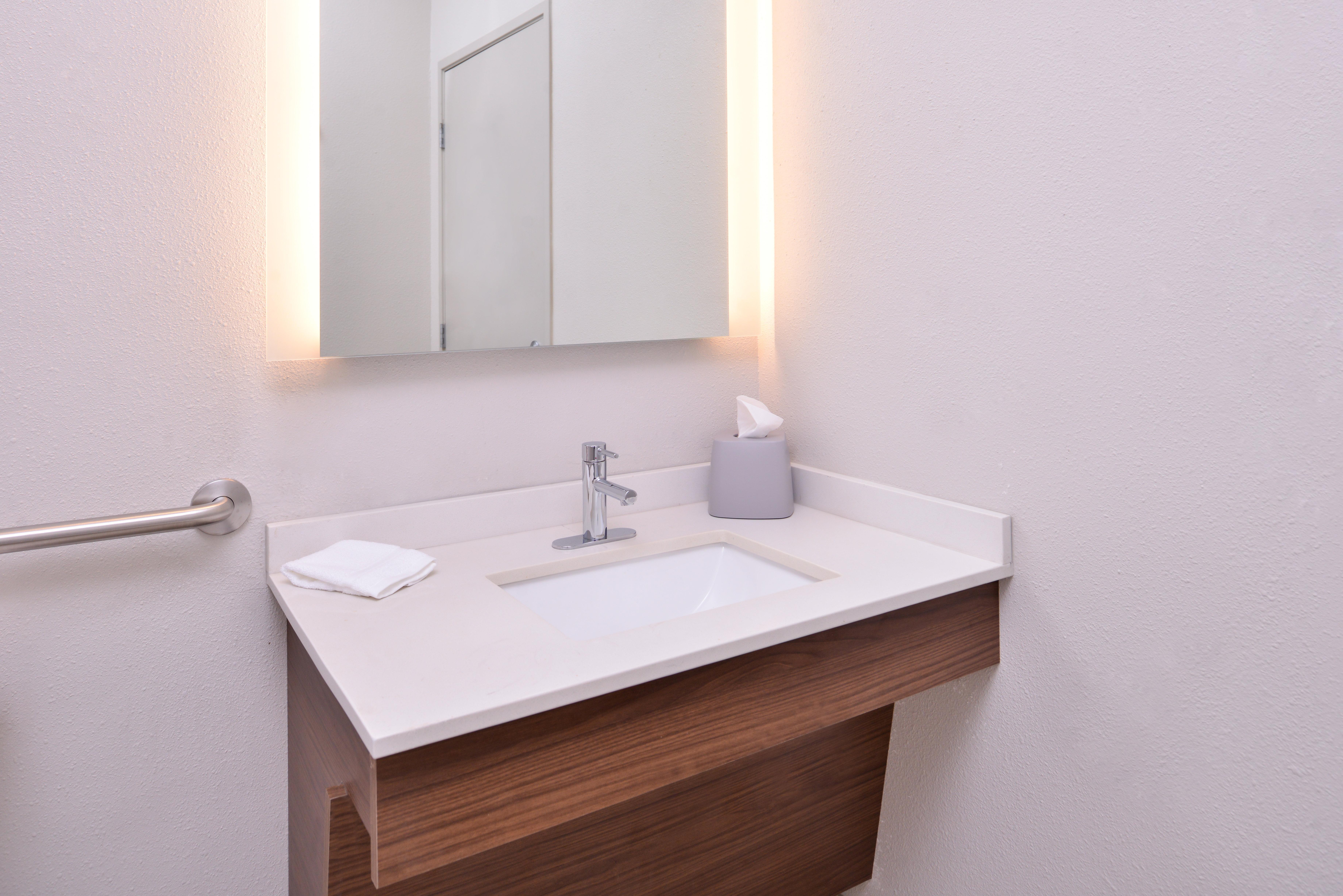 Holiday Inn Express Hotel & Suites Elgin By Ihg Bagian luar foto