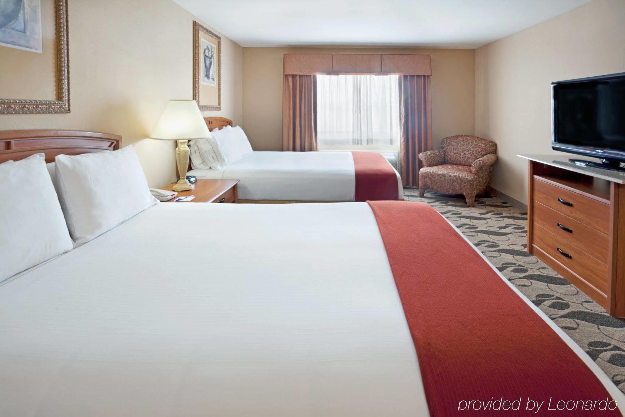 Holiday Inn Express Hotel & Suites Elgin By Ihg Bagian luar foto